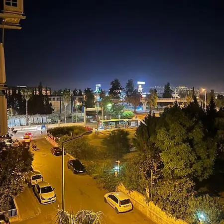아파트 Alisveris Merkezi Karsisi, Rahat Daire'10' *