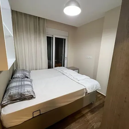 Alisveris Merkezi Karsisi, Rahat Daire'10' * Antalya